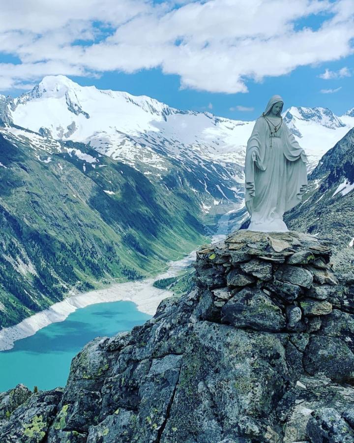 Katharina Bis 12 Personen Mit Saunachalet Und Blick Auf Bergwelt Des Zillertals Hippach