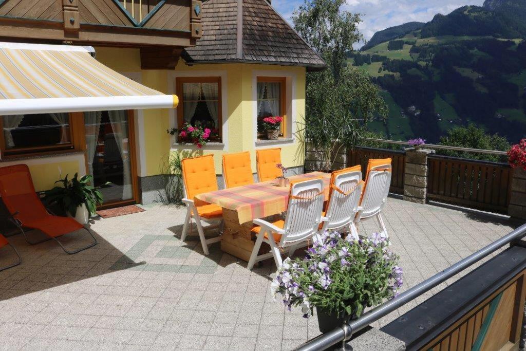 Katharina Bis 12 Personen Mit Saunachalet Und Blick Auf Bergwelt Des Zillertals Apartment *