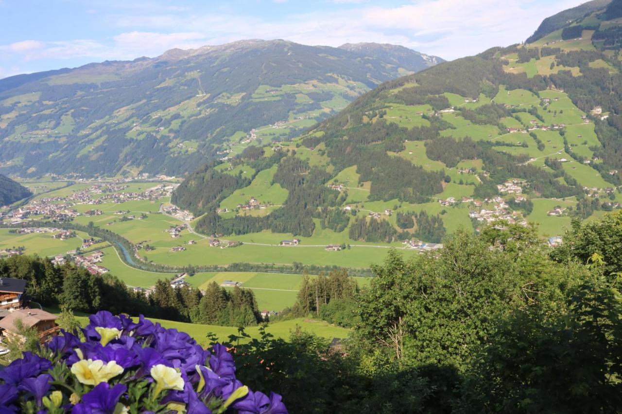 Katharina Bis 12 Personen Mit Saunachalet Und Blick Auf Bergwelt Des Zillertals Apartment *