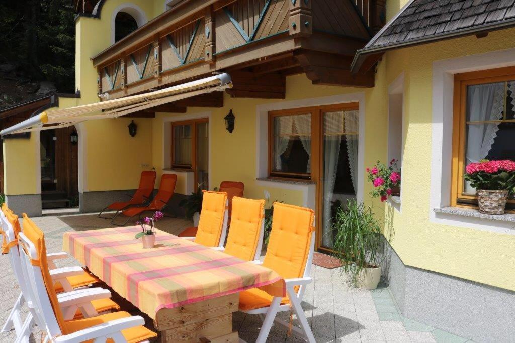 Apartment Katharina Bis 12 Personen Mit Saunachalet Und Blick Auf Bergwelt Des Zillertals Hippach
