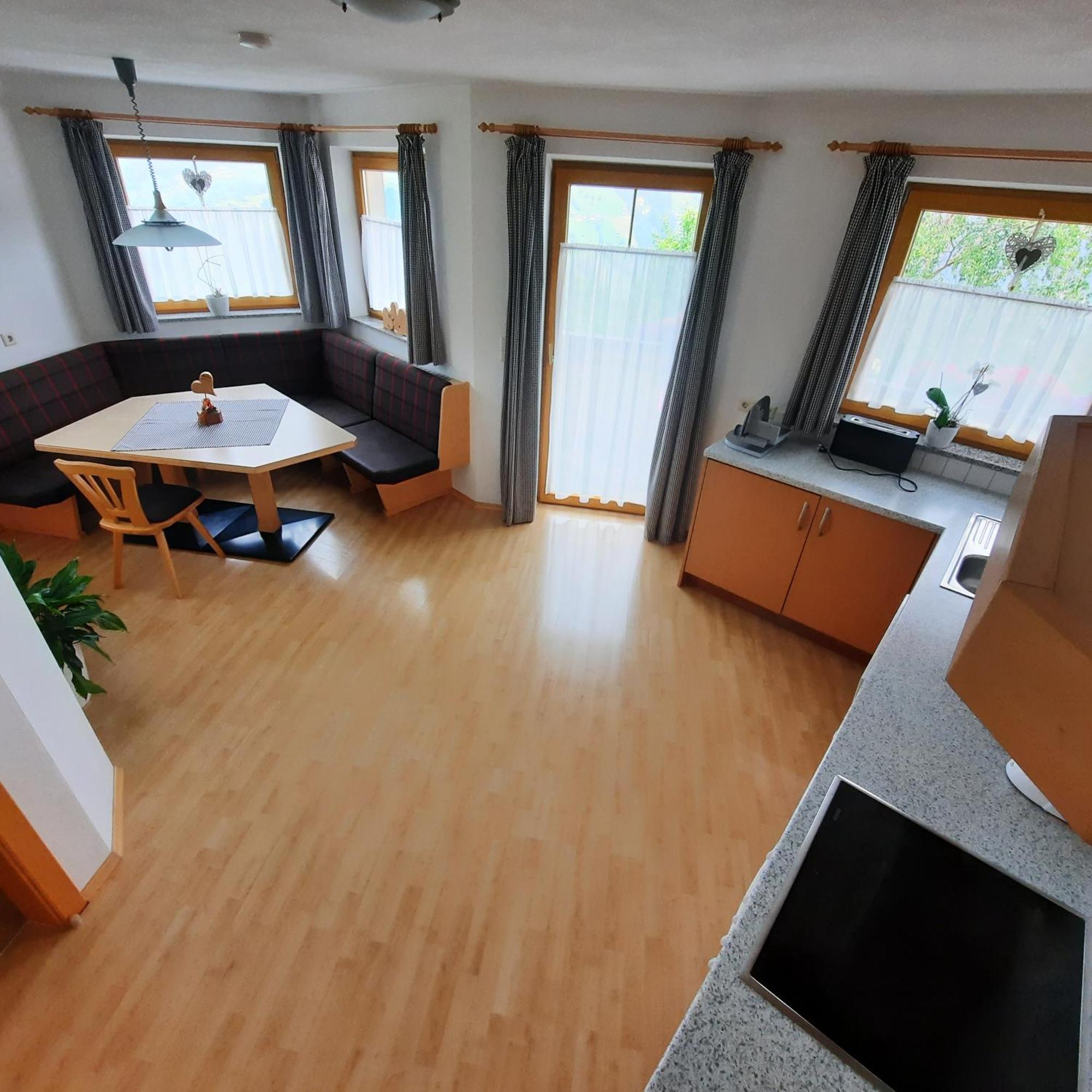 Apartment Katharina Bis 12 Personen Mit Saunachalet Und Blick Auf Bergwelt Des Zillertals