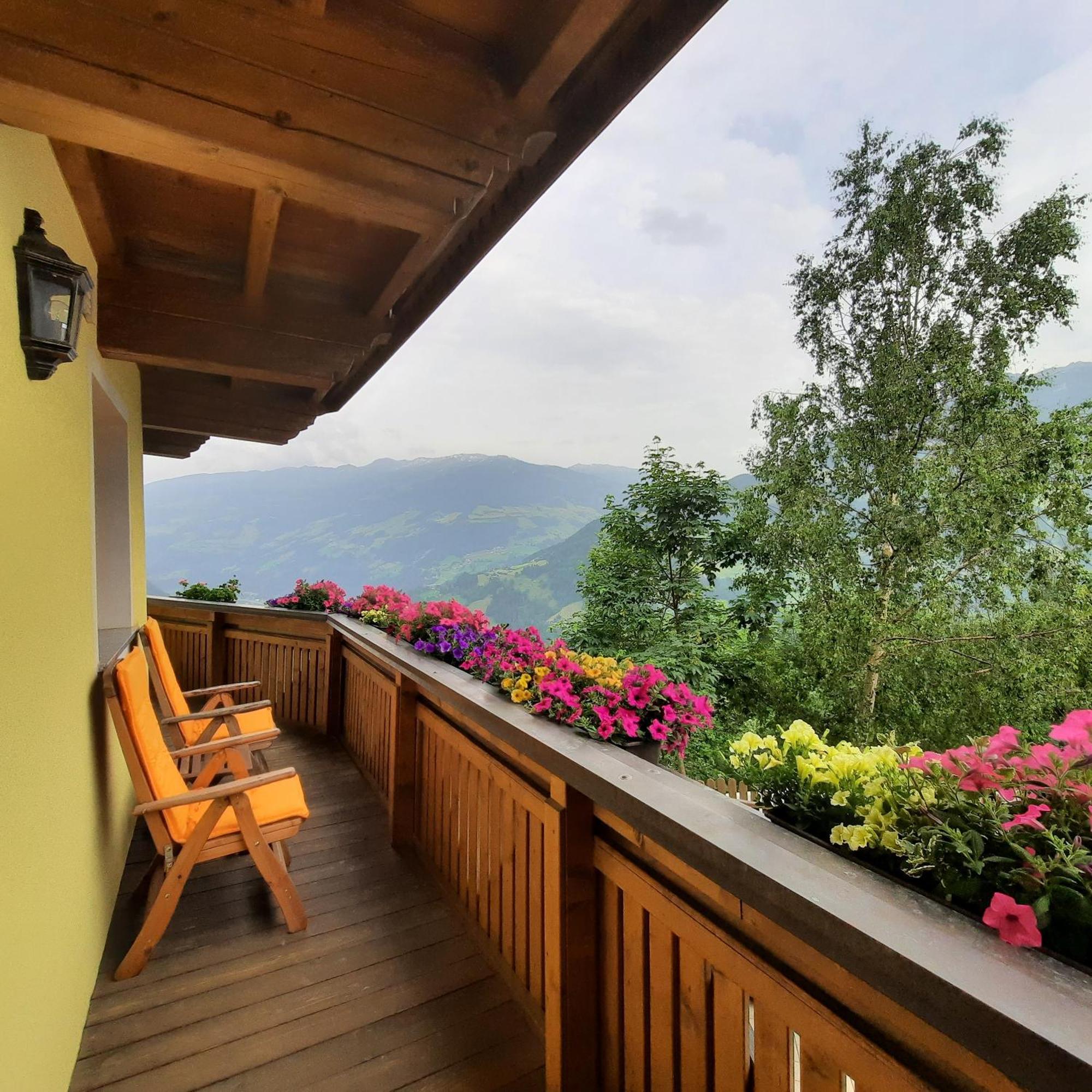 Katharina Bis 12 Personen Mit Saunachalet Und Blick Auf Bergwelt Des Zillertals Apartment *